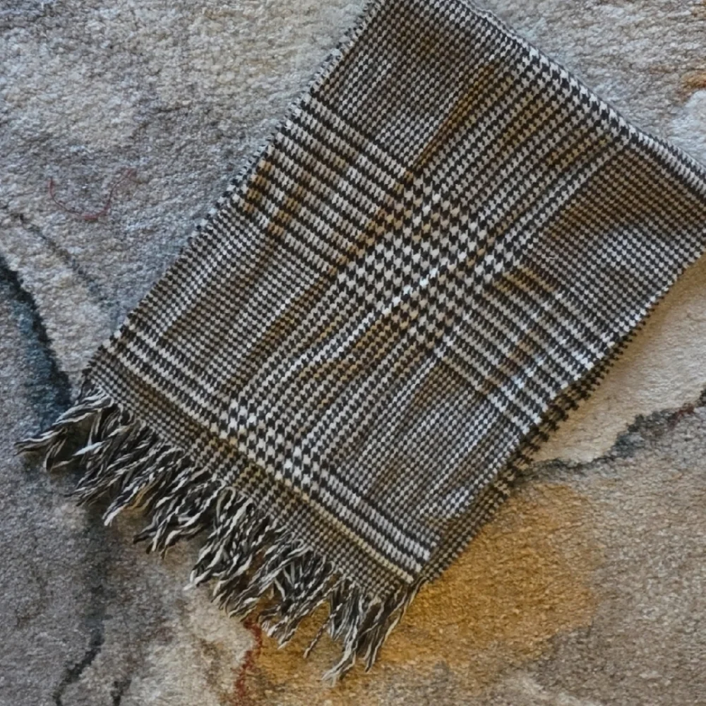 Black and White Houndstooth Softest Unisex Scarf